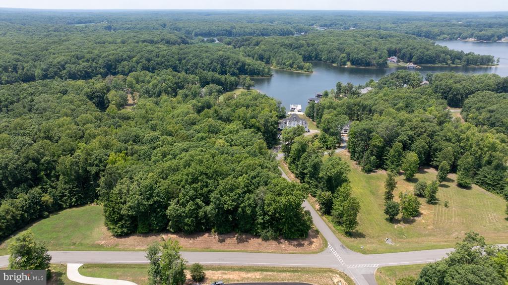NOAHS LANDING DRIVE