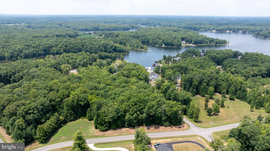 NOAHS LANDING DRIVE