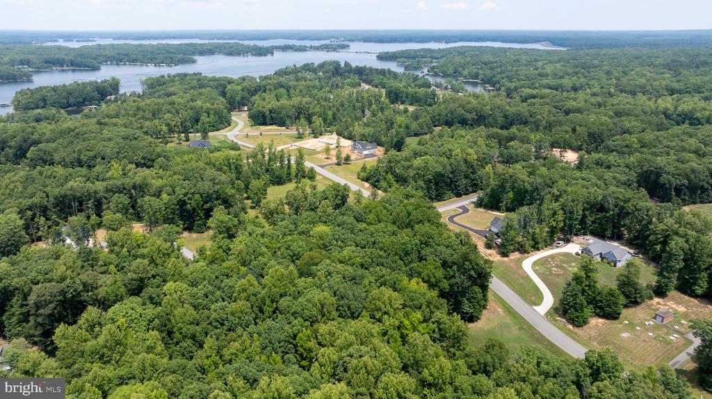 NOAHS LANDING DRIVE
