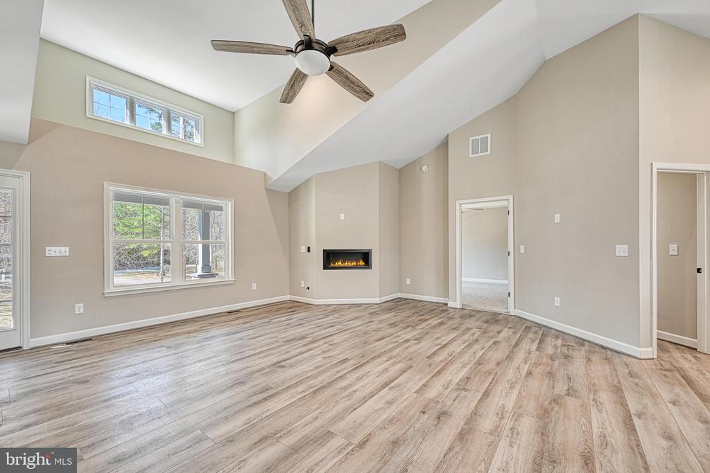 48 PINE DR