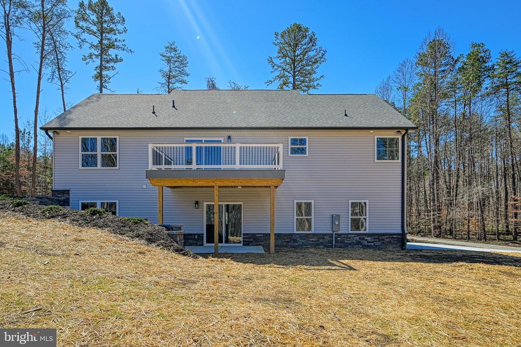 48 PINE DR