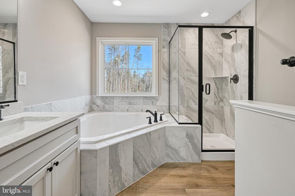48 PINE DR