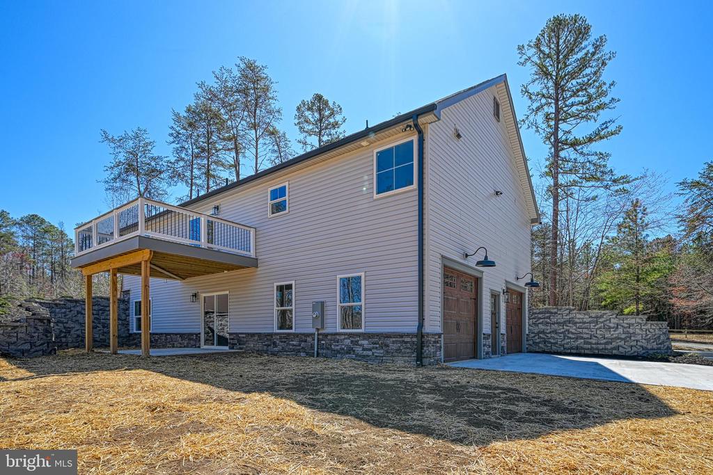 48 PINE DR