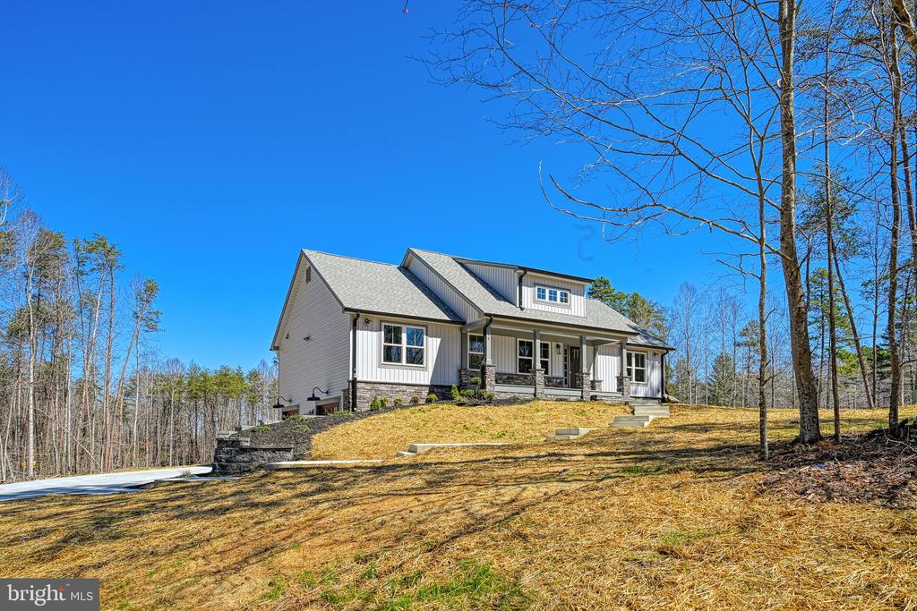 48 PINE DR
