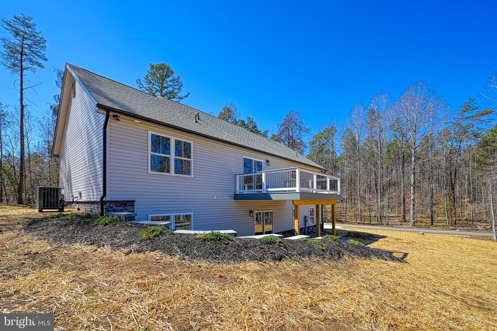 48 PINE DR