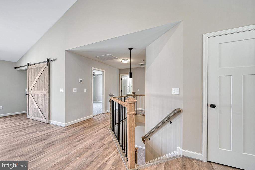 48 PINE DR