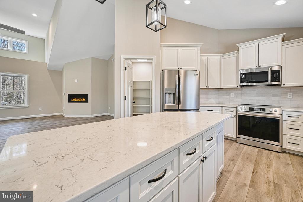 48 PINE DR