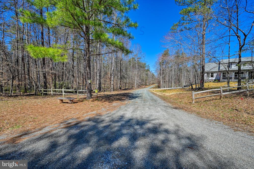 48 PINE DR