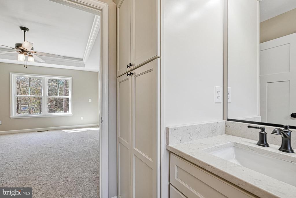 48 PINE DR