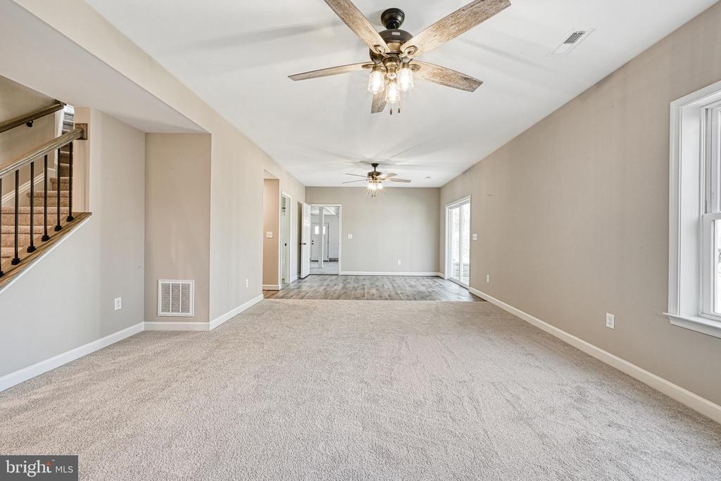 48 PINE DR