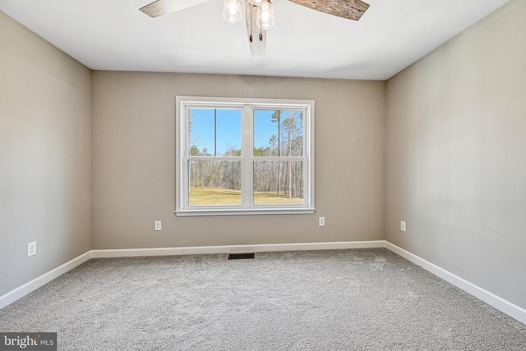 48 PINE DR