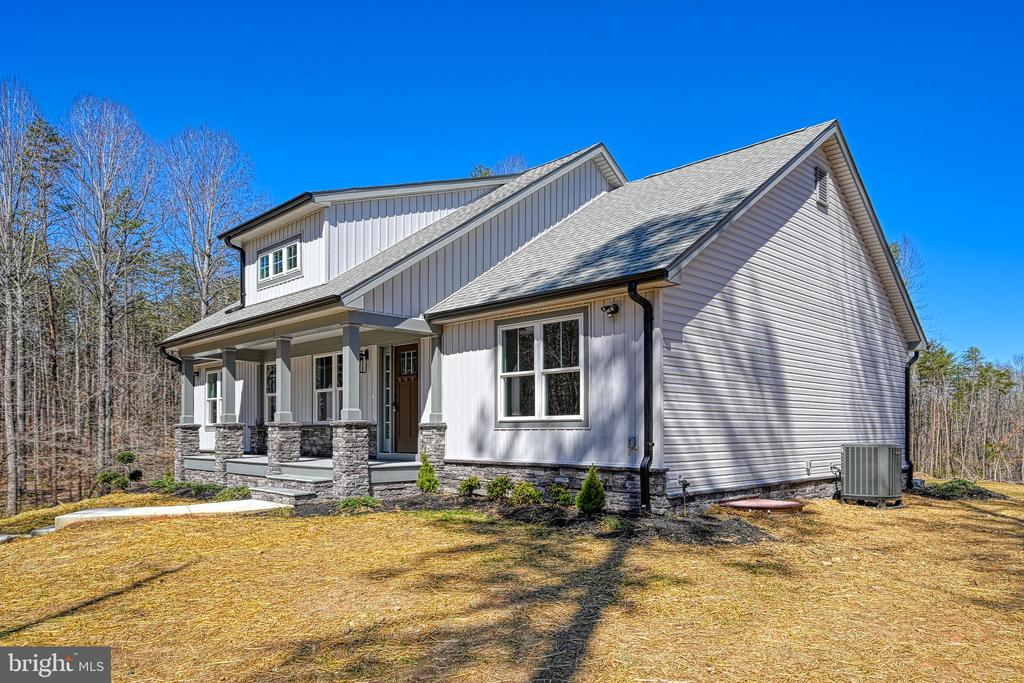 48 PINE DR