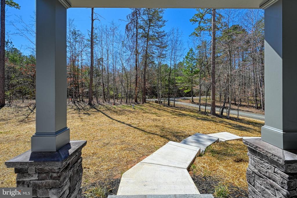 48 PINE DR