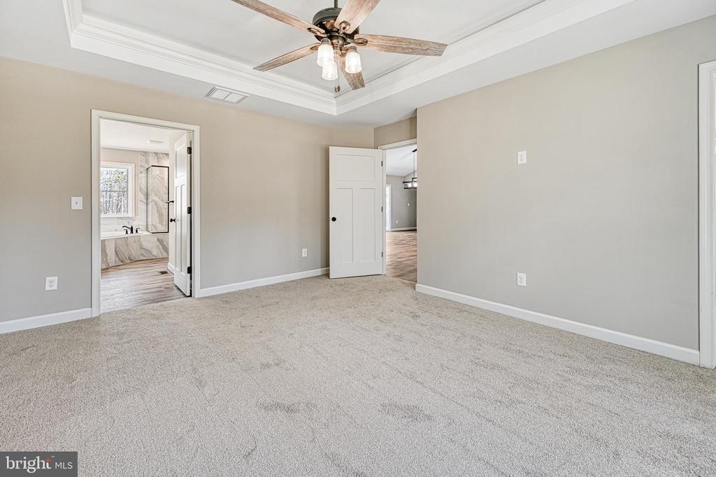 48 PINE DR