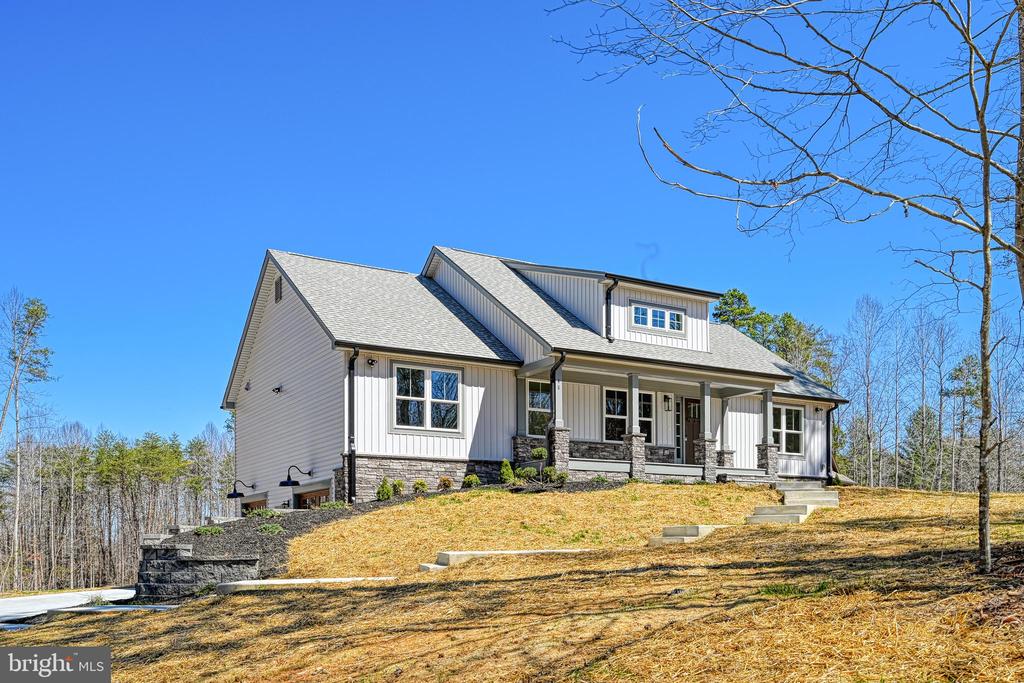 48 PINE DR