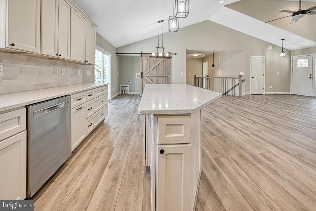 48 PINE DR