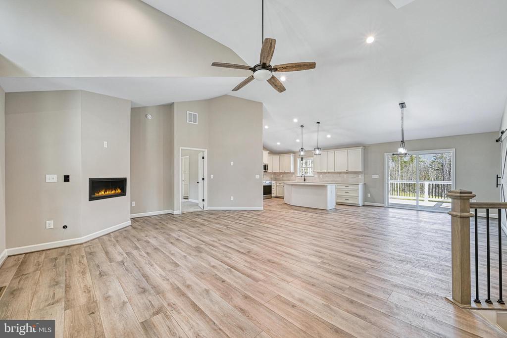 48 PINE DR
