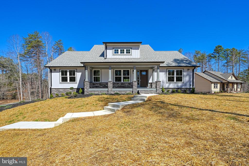 48 PINE DR
