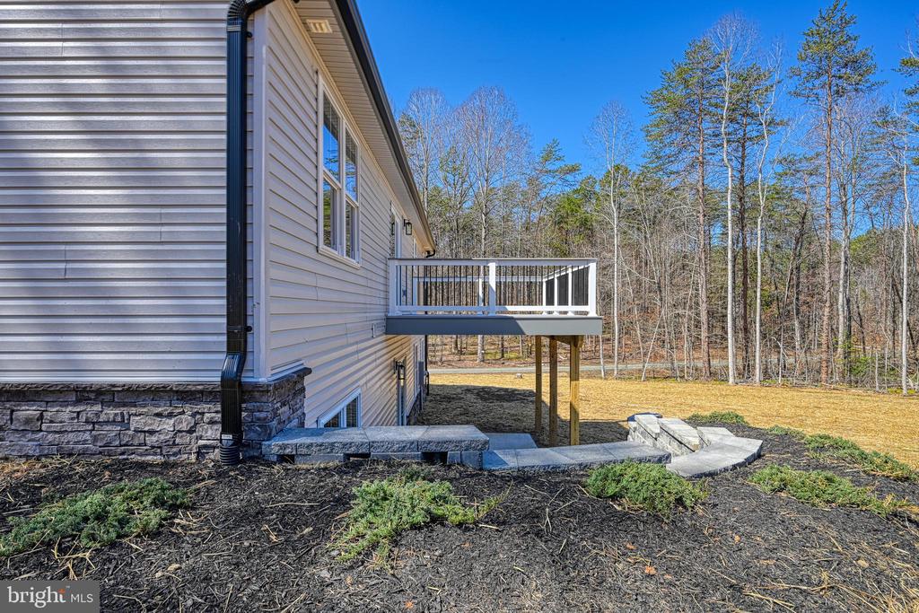 48 PINE DR