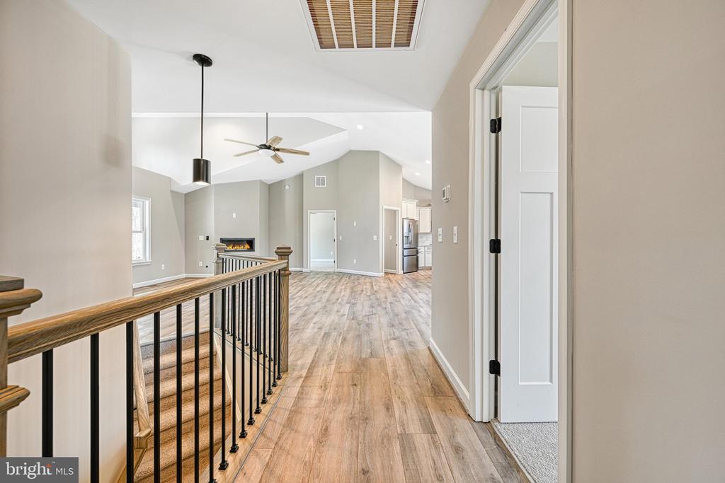 48 PINE DR