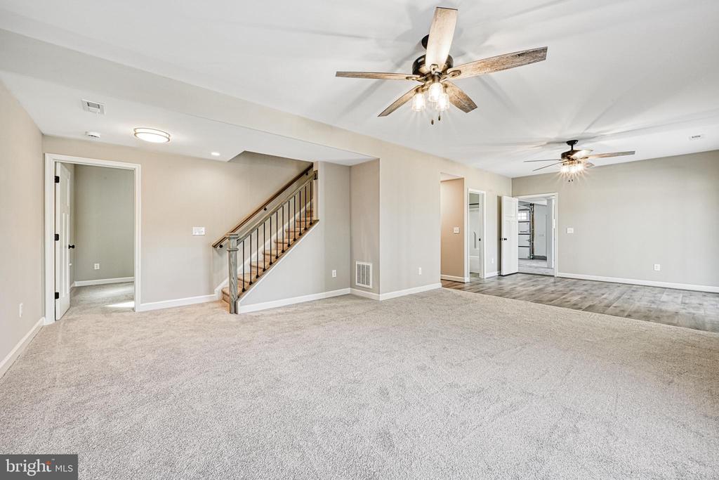 48 PINE DR