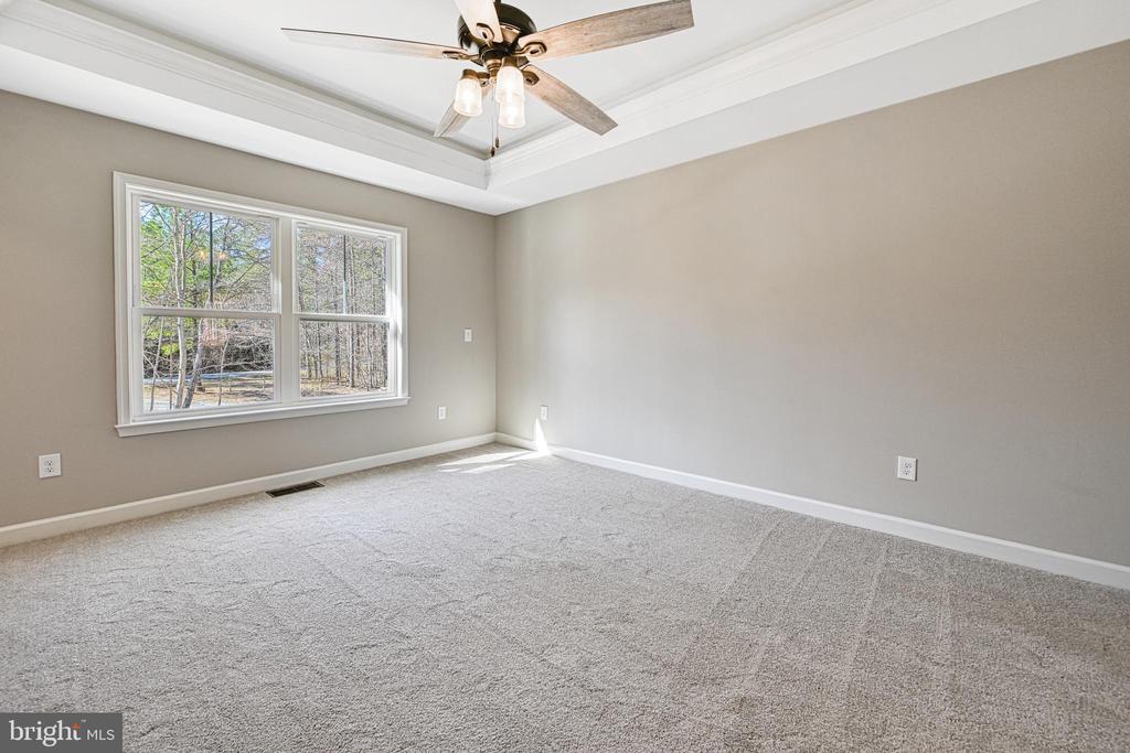 48 PINE DR