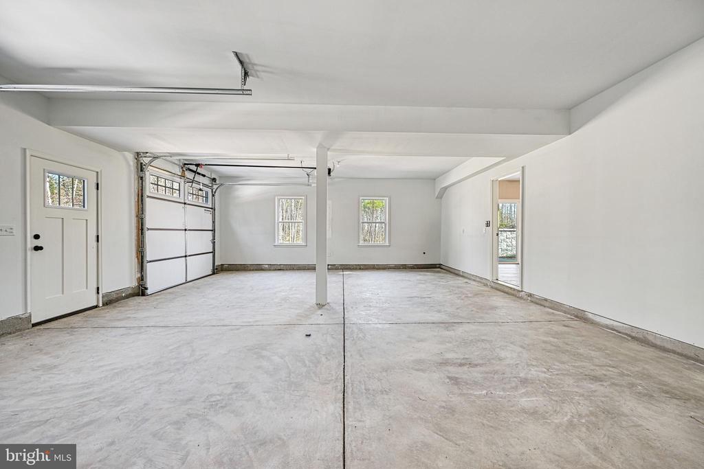 48 PINE DR