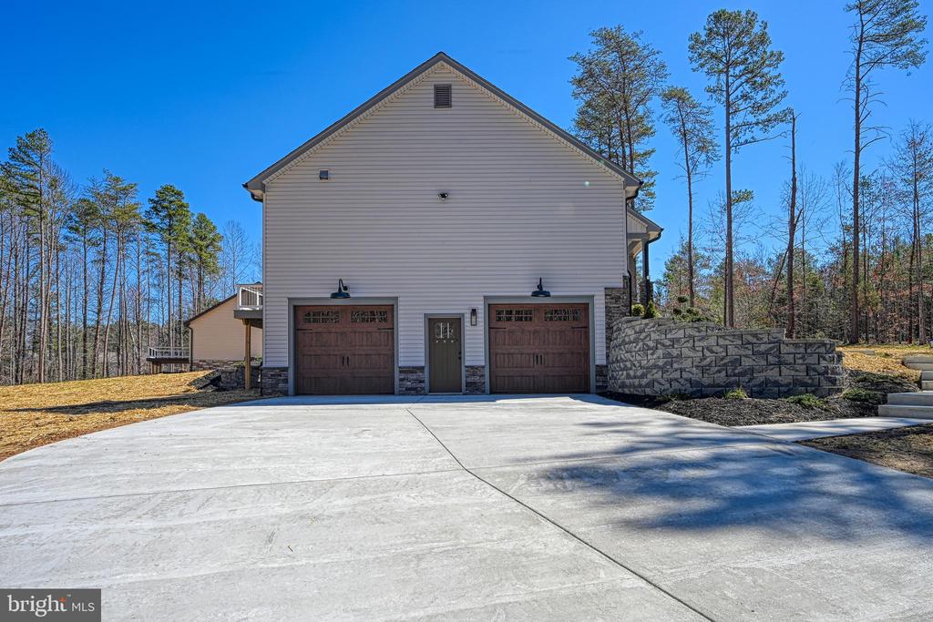 48 PINE DR