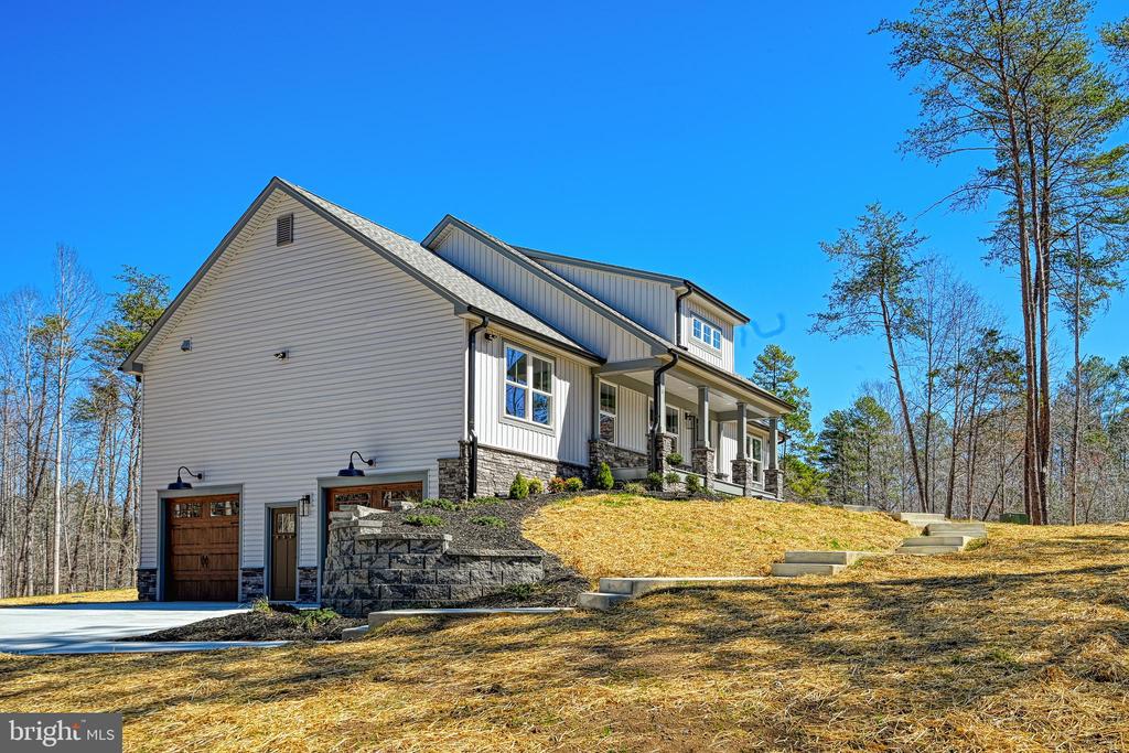 48 PINE DR
