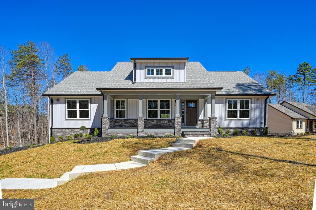 48 PINE DR