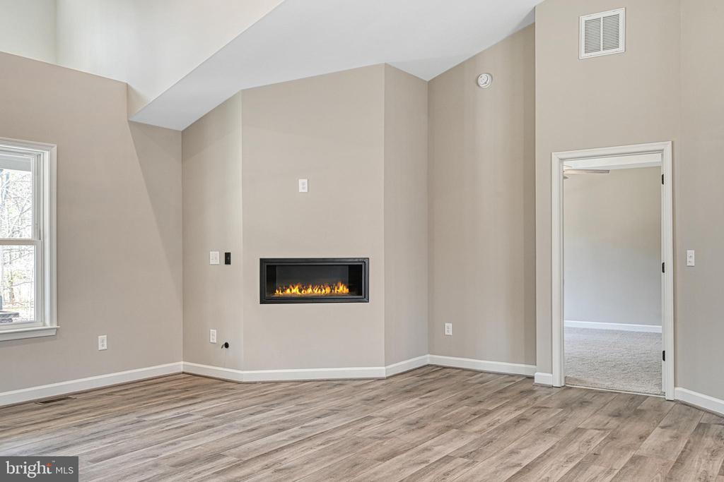 48 PINE DR