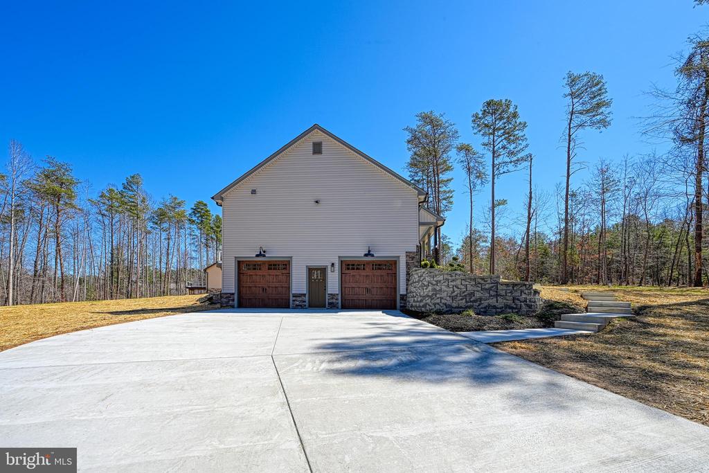 48 PINE DR