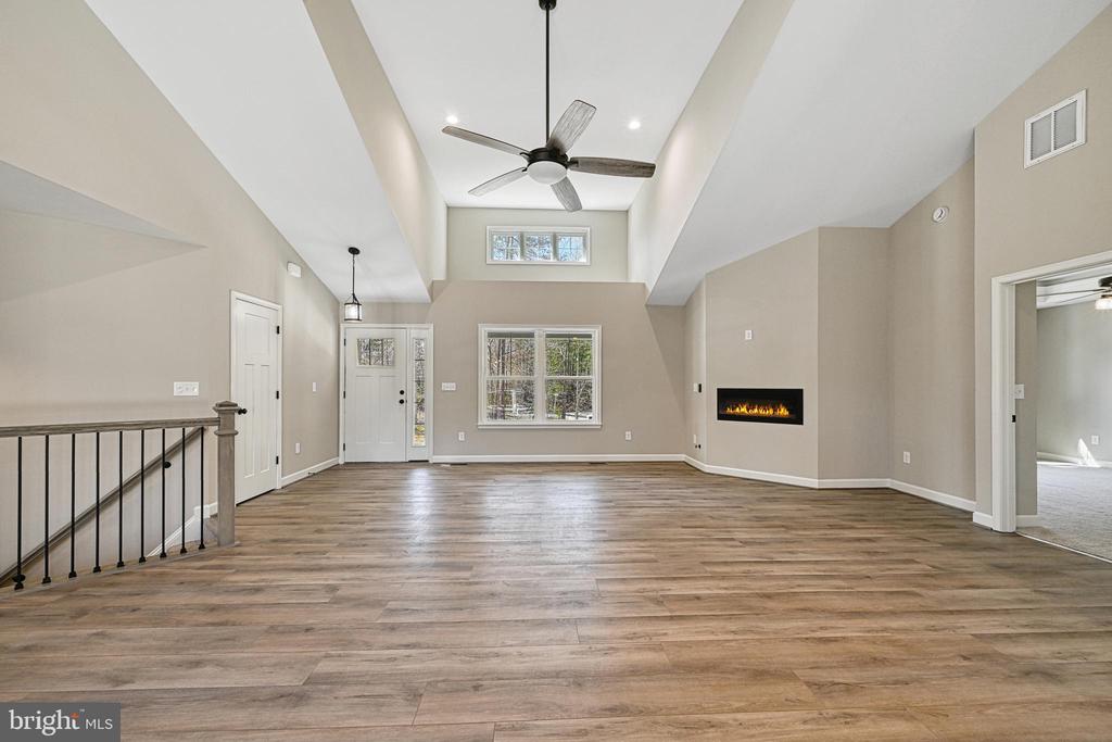 48 PINE DR
