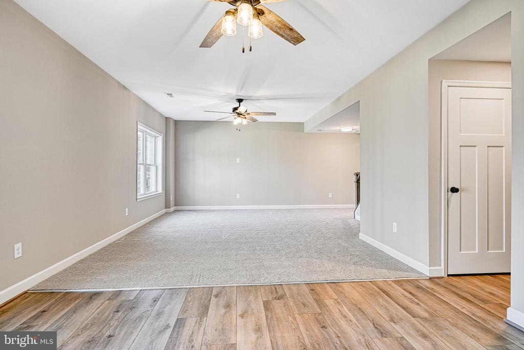 48 PINE DR