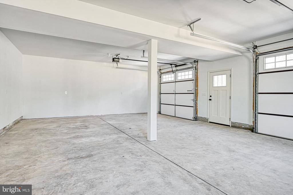 48 PINE DR