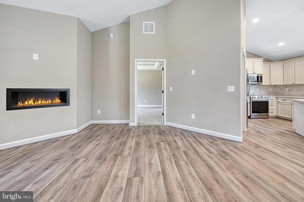 48 PINE DR