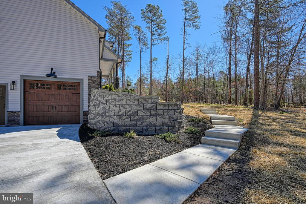 48 PINE DR