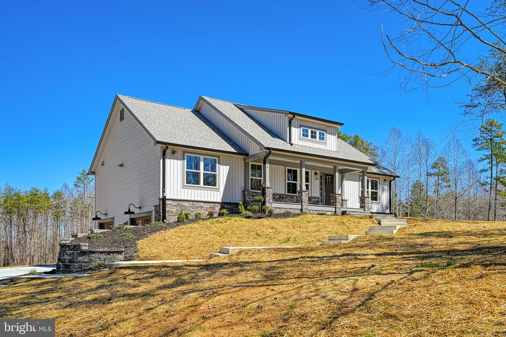48 PINE DR