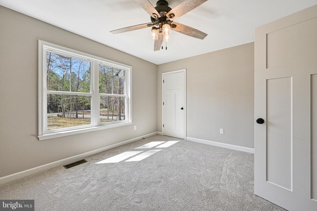 48 PINE DR