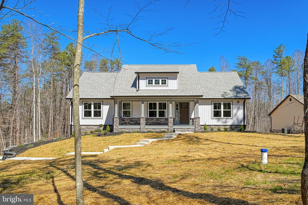 48 PINE DR