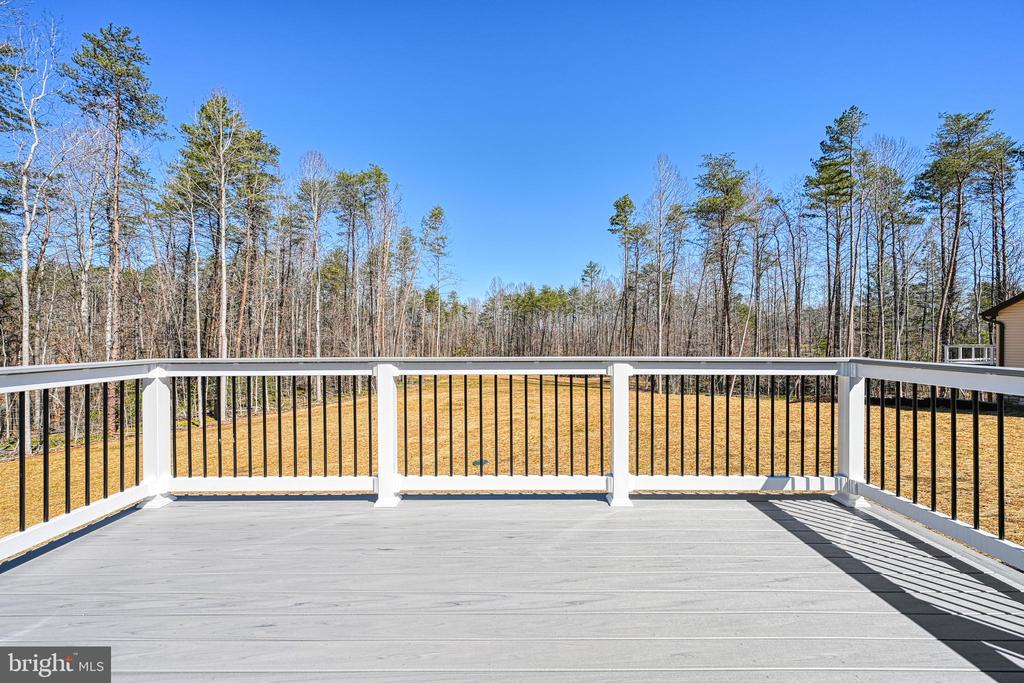 48 PINE DR