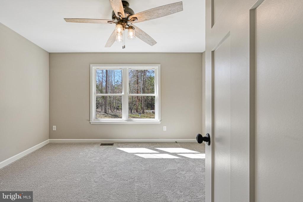48 PINE DR