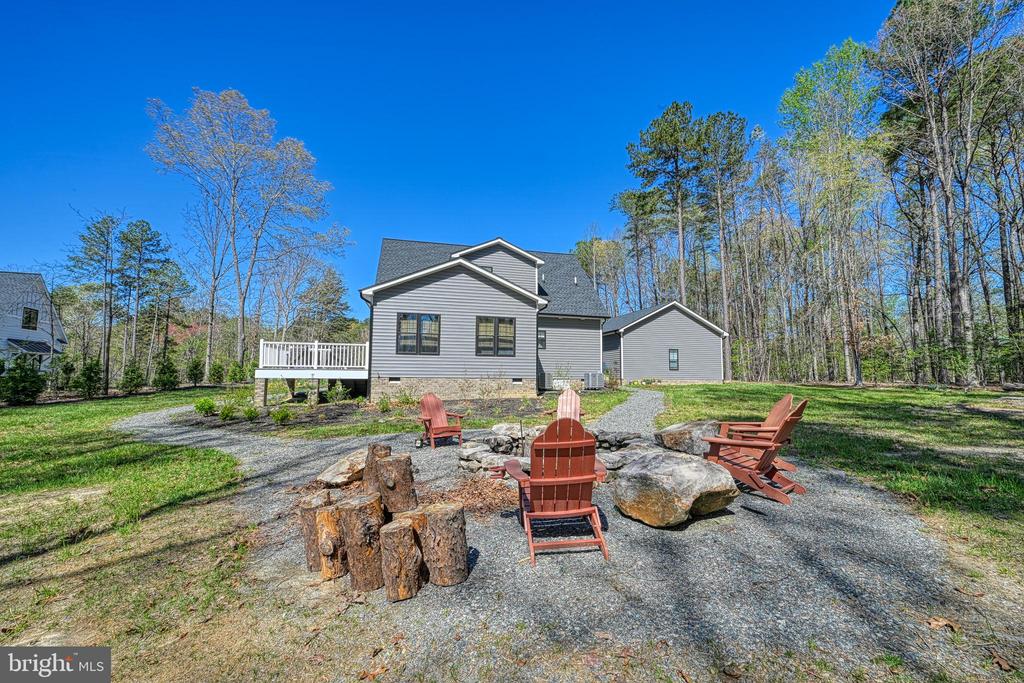 295 HEMLOCK LOOP