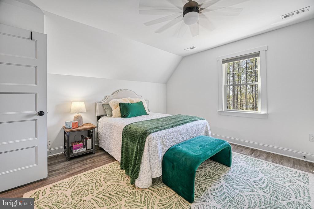 295 HEMLOCK LOOP