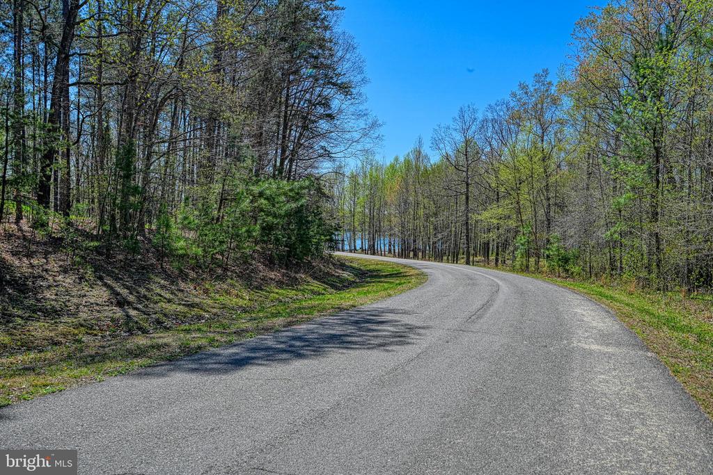 295 HEMLOCK LOOP