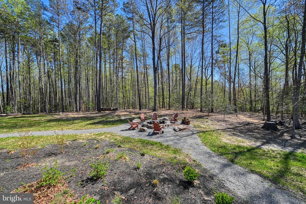 295 HEMLOCK LOOP