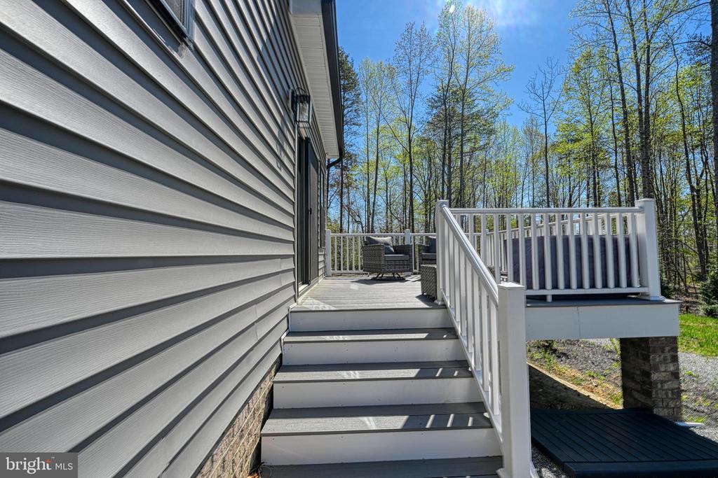 295 HEMLOCK LOOP