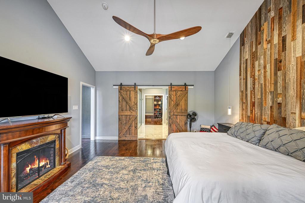 2 WOLFTRAP CT