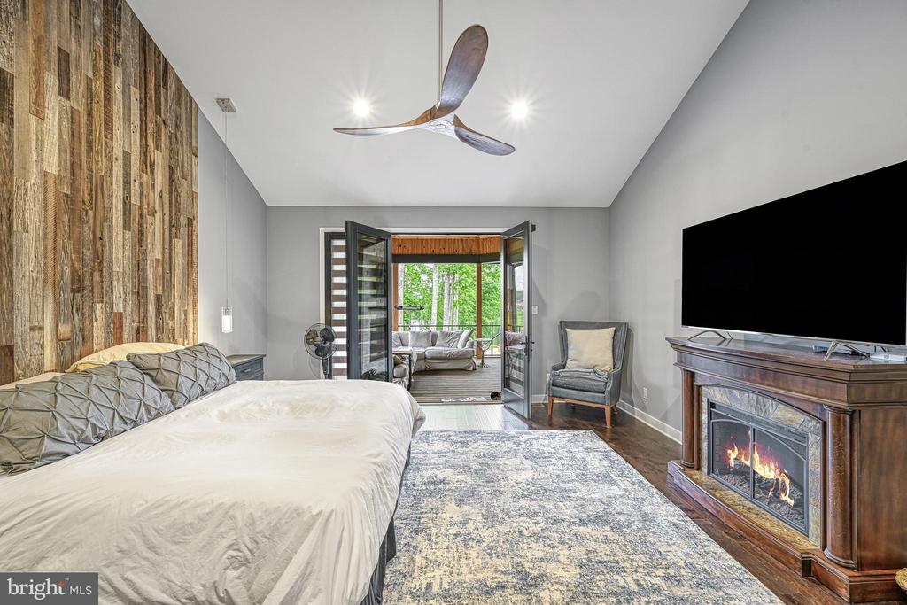 2 WOLFTRAP CT