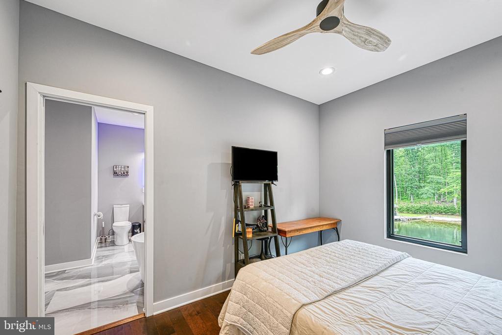 2 WOLFTRAP CT